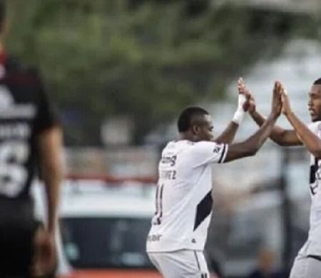 Vasco marca no fim, bate Vitória e emenda 4º jogo invicto em casa no Brasileiro