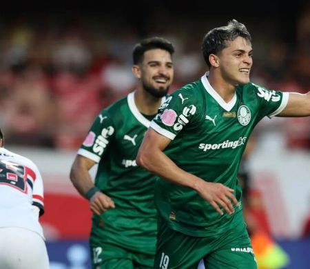 Palmeiras vira diante do São Paulo e assume liderança