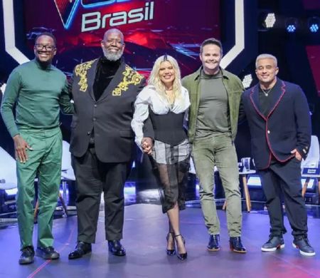 The Voice Brasil, agora no SBT, estreia nesta segunda-feira