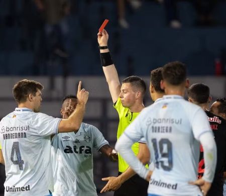 Procuradoria do STJD acata pedido do Grêmio para anular cartões 
