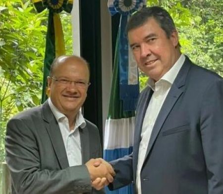 Riedel viaja aos EUA para acompanhar maratona da esposa 