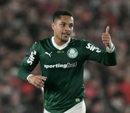 Por postagem homofóbica, Vitor Roque é denunciado pelo STJD