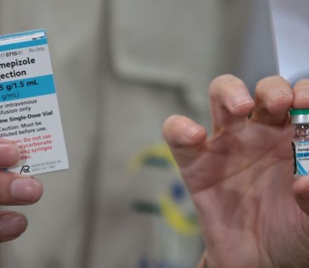 Brasil recebe 2,5 mil unidades de fomepizol, antídoto contra metanol