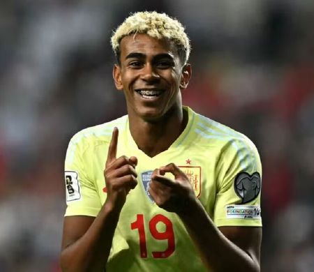 Al-Hilal oferece R$ 2,52 bi por Lamine Yamal, mas Barcelona 