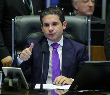 Após demissões do Centrão, Motta diz que LDO pode ser adiada