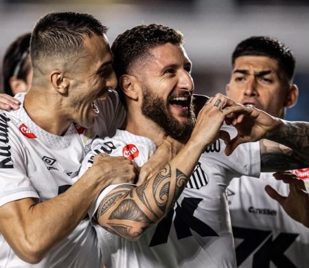 Santos vence o Corinthians e ganha respiro contra o Z4 do Brasileirão
