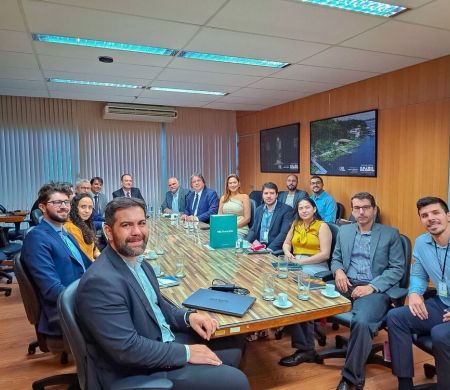 No Ministério de Minas e Energia, Caravina trata de investimentos no Vale da Celulose