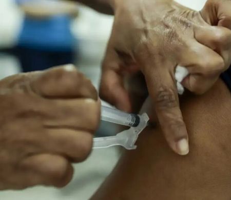 Multivacinação é realizada em todo país neste sábado 