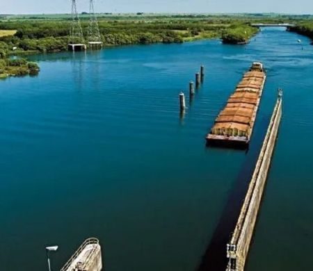 Transporte no Rio Paraguai pode parar em 15 dias, diz Hidrovias do Brasil