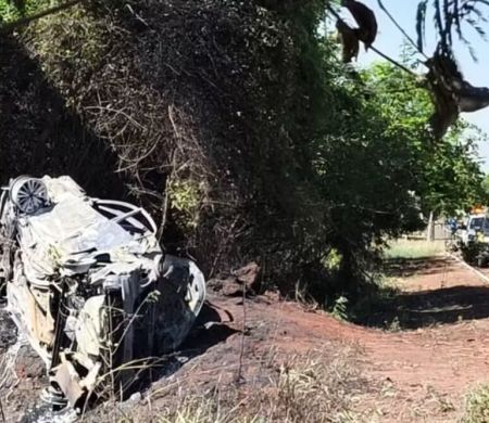 Veículo pega fogo após acidente na BR-158 e motorista morre carbonizado