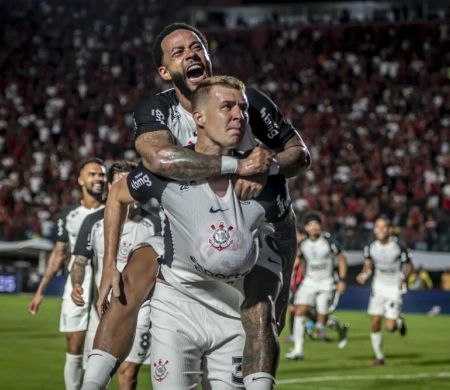 Corinthians vence Vitória e abre distância do Z4 do Brasileirão Corinthians vence Vitória e abre distância do Z4 do Brasileirão