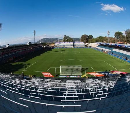 Após 4 derrotas seguidas, Bragantino recebe o Corinthians em casa 