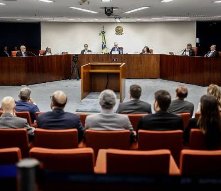 Em julgamento de carta-marcada, Moraes rejeita embargos de Bolsonaro