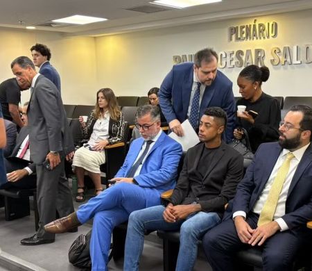 Pedido de vista adia julgamento de Bruno Henrique, do Fla