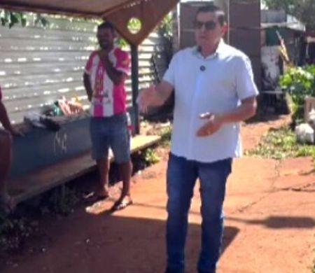 Pepa cobra ajuda a homem que vive em ponto de ônibus em Dourados