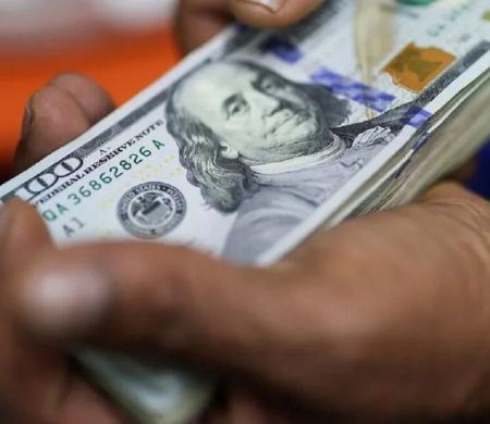 Dólar abre abaixo de R$ 5,30 com expectativa para fim de shutdown 