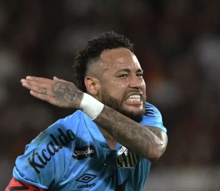 Jogadores e dirigentes do Santos se irritam com reclamações de Neymar 