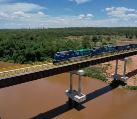 Maior do país, ferrovia em Mato Grosso avança 1 km por dia 