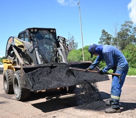 Serviço de tapa-buracos e remoção de árvores é intensificado na Capital 