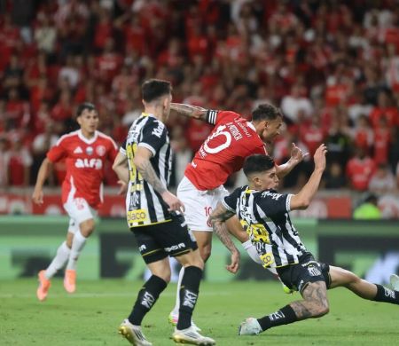 Santos empata com Internacional no Beira-Rio e segue no Z-4