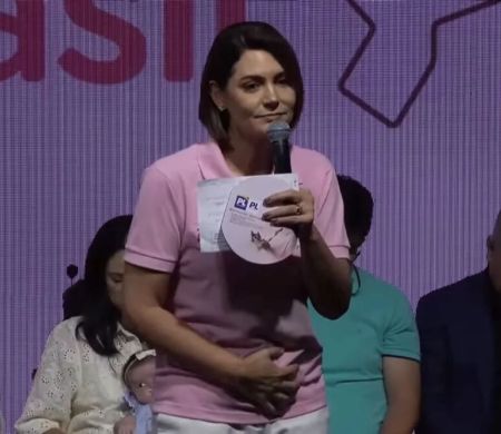 Preferência de Michelle Bolsonaro aumenta entre bolsonaristas fiéis