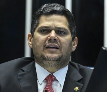 Alcolumbre acusa Gilmar Mendes de usurpar prerrogativas do Senado