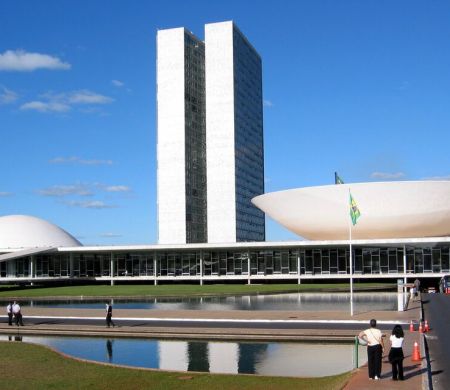 Ao aprovar o Orçamento, Congresso inclui prazo para pagamento de emendas