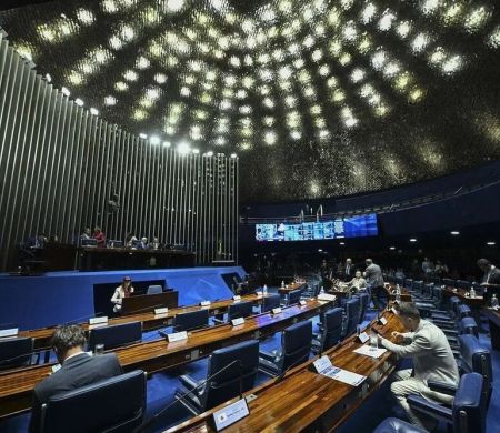 Senado reage ao STF e pode ir de impeachment a inclusão de mandato fixo