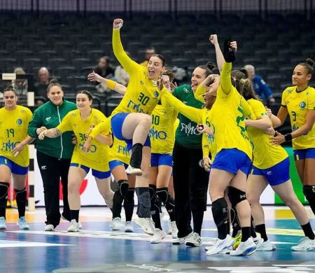 Brasil bate Angola e assegura vaga nas 4ªs no Mundial Feminino de Handebol