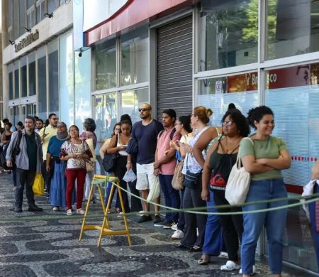 Cerca de 42 mil candidatos fazem provas discursivas do CNU neste domingo