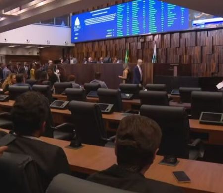 Plenário da Assembleia do Rio decide revogar prisão de Bacellar