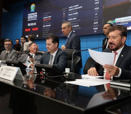 Com apoio de petistas, Assembleia aprova gastos do governo de 2023