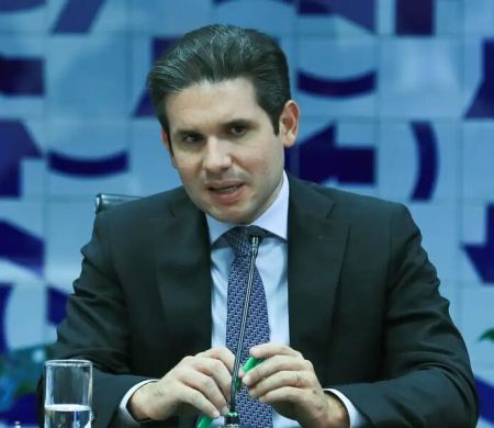 Motta alega motivo de segurança para expulsar jornalistas de plenário