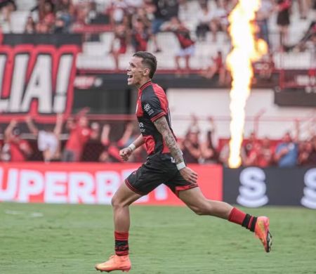 Palmeiras busca a contratação do atacante Yuri, revelação do Atlético-GO