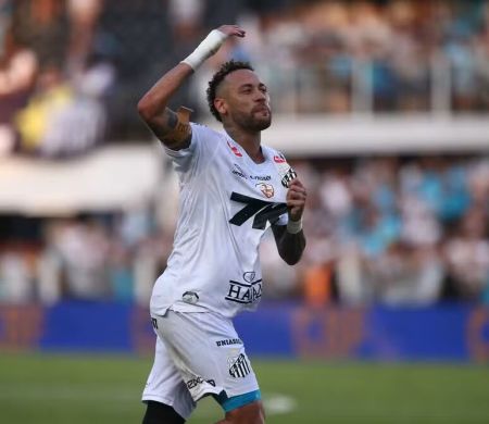 De olha na Copa do Mundo, Neymar renova com o Santos até o fim de 2026