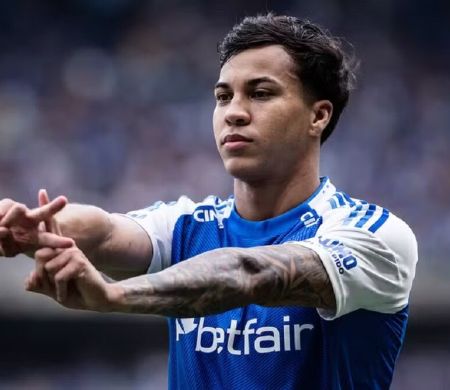 Cobiçado pelo Fla, atacante Kaio Jorge renova com o Cruzeiro&nbsp;