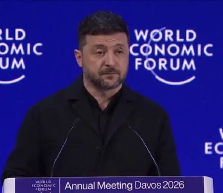 Maduro está preso e sendo julgado, Putin não, diz Zelensky em Davos