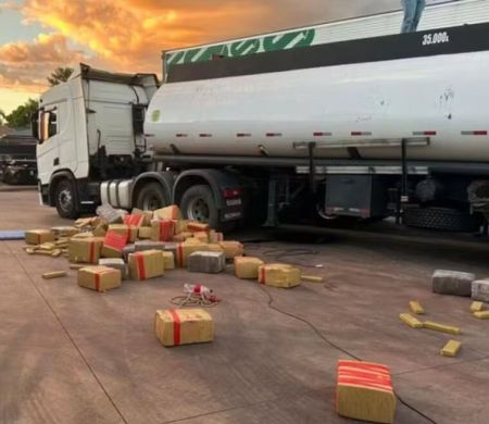 Polícia apreende carreta com oito toneladas de drogas em Água Clara