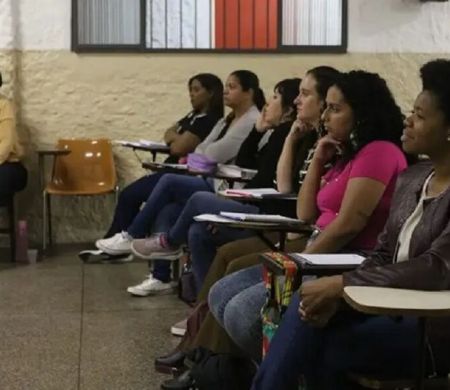 Edital de R$ 108 mi voltado a cursinhos populares é lançado pelo MEC