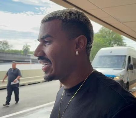 Cuiabano chega ao Vasco e diz estar apto para enfrentar o Botafogo