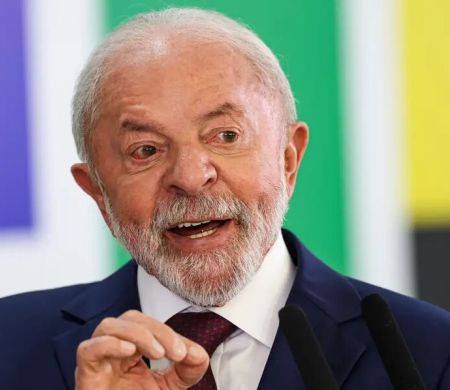 Ao retomar debate, Lula defende mandato para ministros do STF