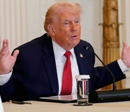 Após invertida da Suprema Corte, Trump anuncia taxa global de 10%&nbsp;