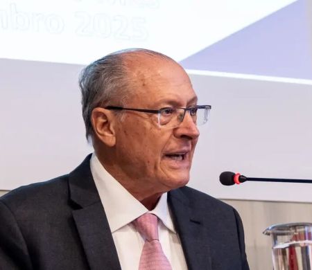 Brasil não perde competitividade com tarifa de 10% dos EUA, diz Alckmin&nbsp;