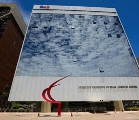 OAB pede a Fachin o fim do inquérito das fake news no STF