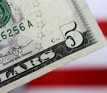 Dólar abre em alta com balanço da Nvidia em destaque