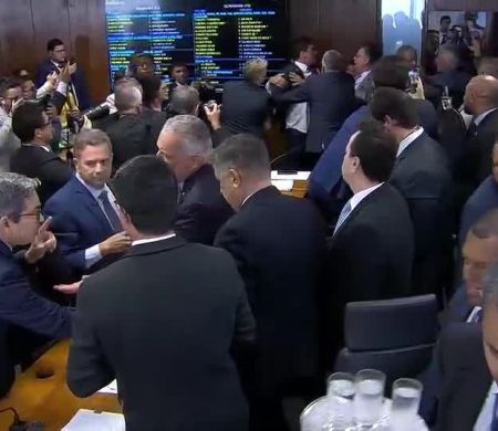 Petistas partem para agressão após quebra de sigilo bancário de Lulinha