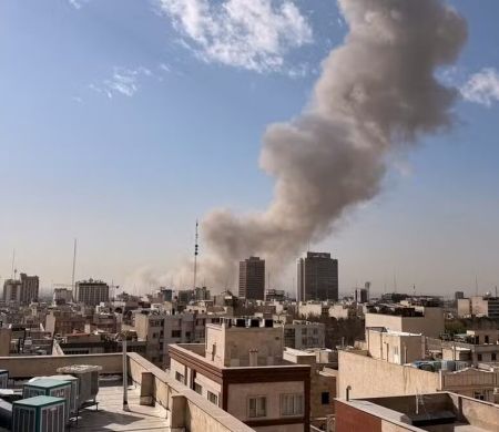 Em ataques coordenados, EUA e Israel bombardeiam o Irã