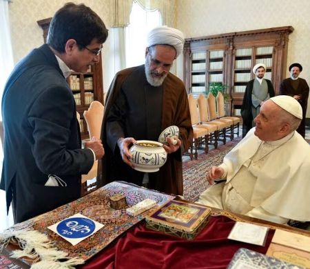 Irã anuncia líder supremo interino Alireza Arafi após morte de Ali Khamenei