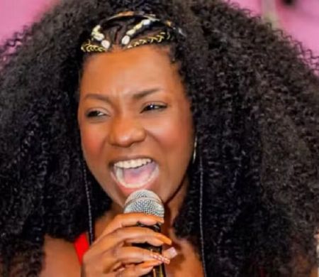 Morre aos 49 anos em BH a cantora de samba Adriana Araújo&nbsp;