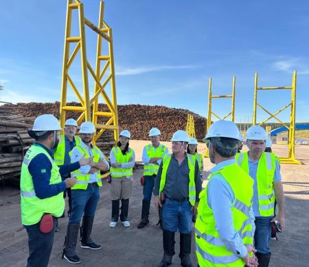 Grupo de empresários visita a Suzano para conhecer logística